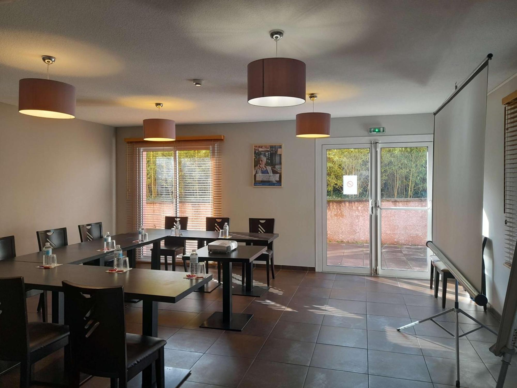 Brit Hotel Confort Montauban Zewnętrze zdjęcie