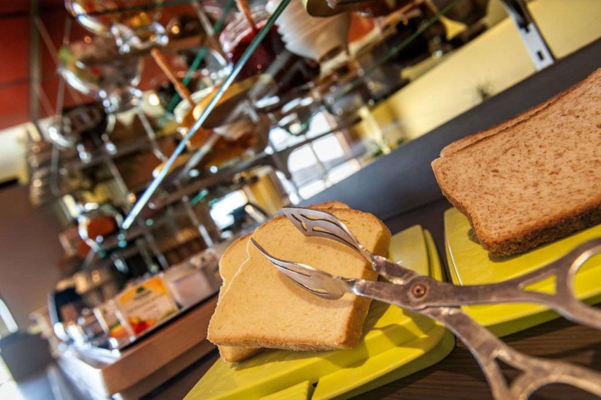 Brit Hotel Confort Montauban Zewnętrze zdjęcie
