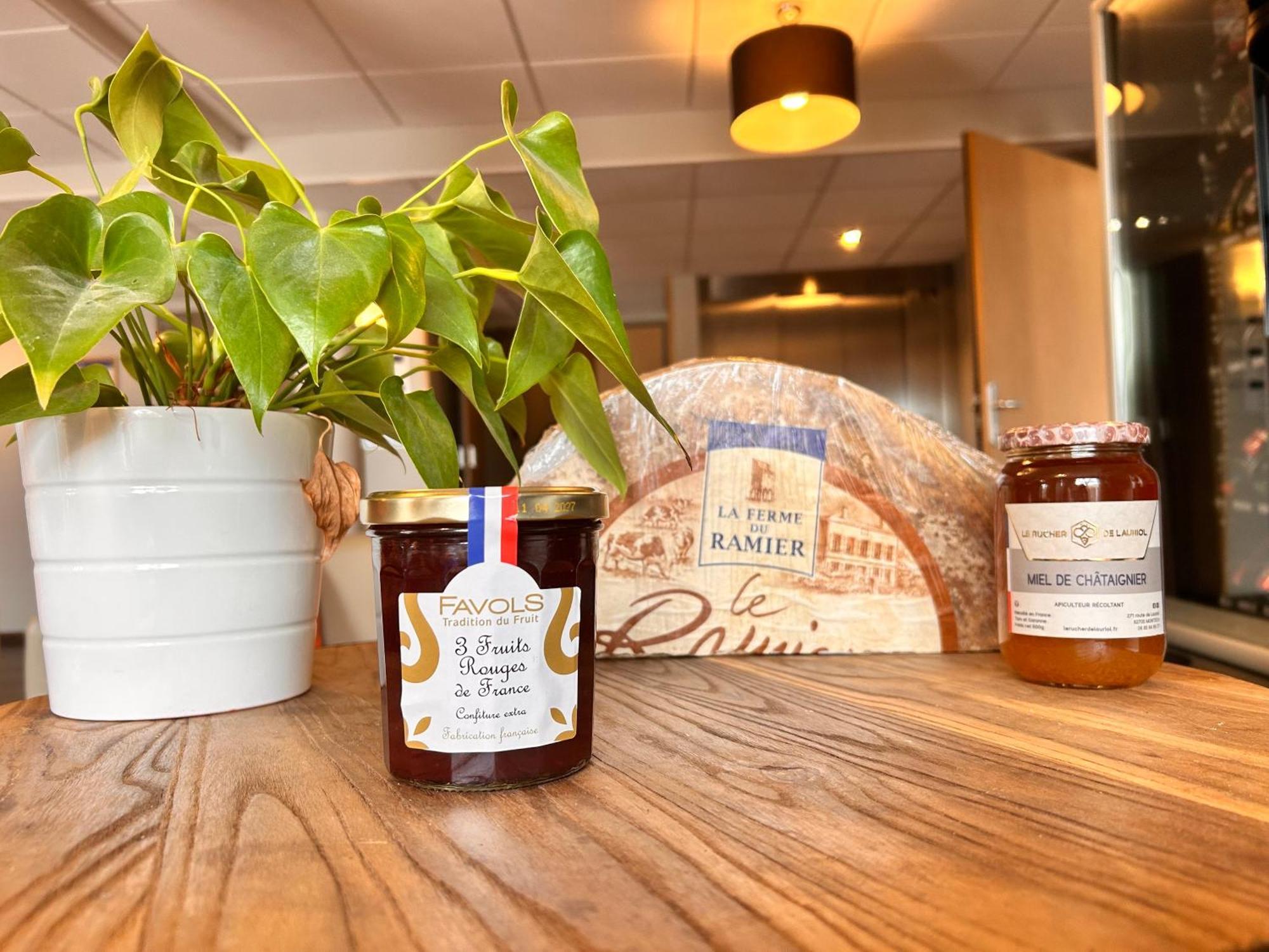 Brit Hotel Confort Montauban Zewnętrze zdjęcie