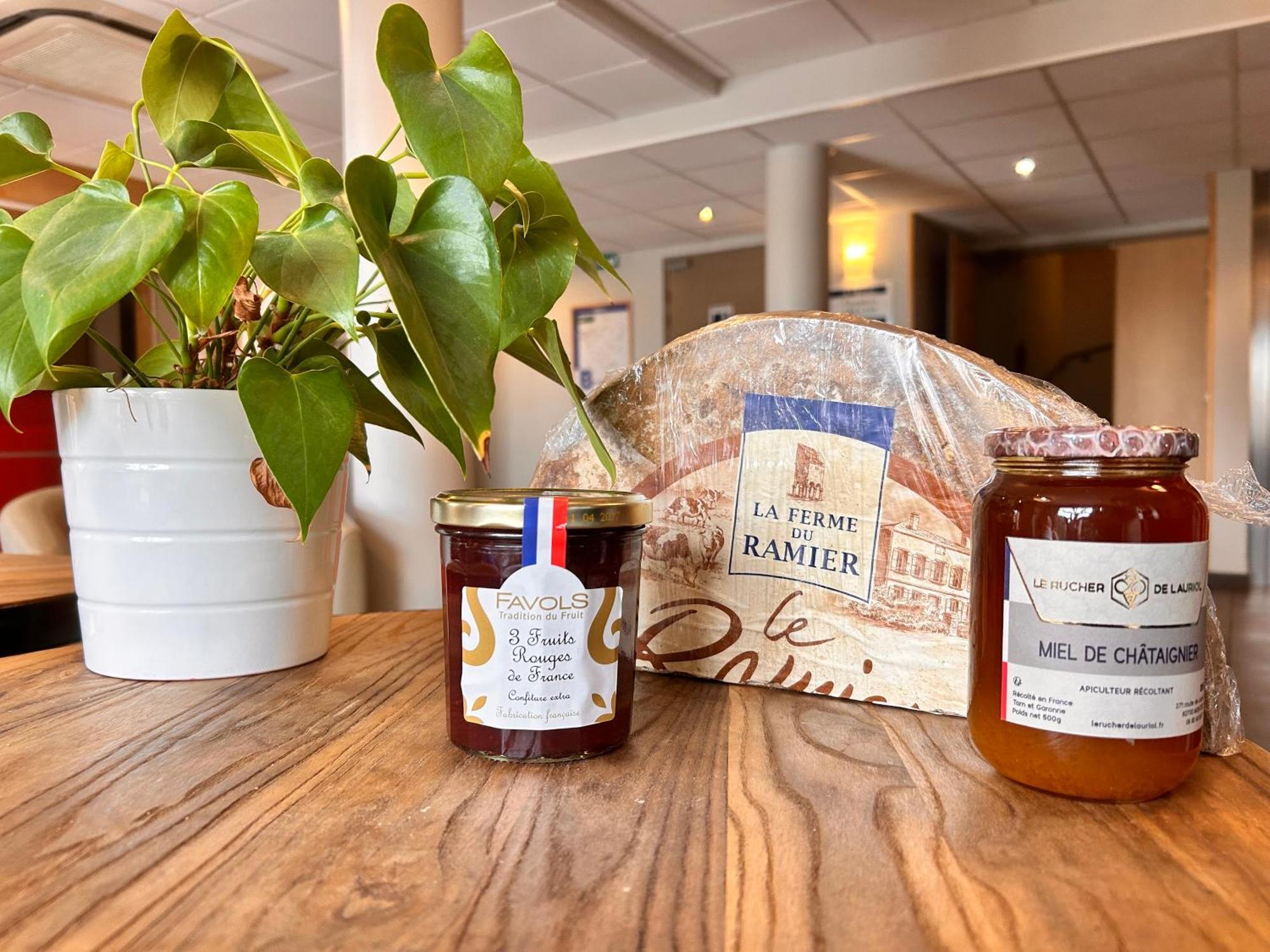 Brit Hotel Confort Montauban Zewnętrze zdjęcie